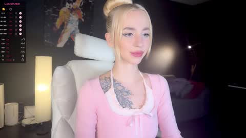 Snapshot of sabrinkaa chatting on March 14, 12:50 am Sabi Ryder new acc online show from March 14, 12:50 am
