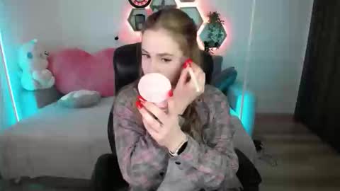 Snapshot of sabrinviolet chatting on April 26, 8:12 am Sabrina Violet online show from April 26, 8:12 am