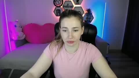 Snapshot of sabrinviolet chatting on June 24, 8:02 am Sabrina Violet online show from June 24, 8:02 am