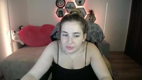 Snapshot of sabrinviolet chatting on July 21, 8:05 am Sabrina Violet online show from July 21, 8:05 am
