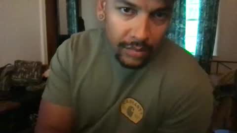 Snapshot of sack_draggin chatting on May 21, 5:20 pm Beezy online show from May 21, 5:20 pm