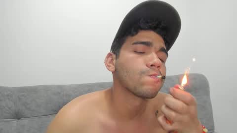 Snapshot of sack_rojas chatting on November 15, 10:37 pm Sack online show from November 15, 10:37 pm