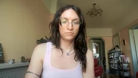 Snapshot of sadie_stars chatting on April 23, 5:04 pm Sadie online show from April 23, 5:04 pm