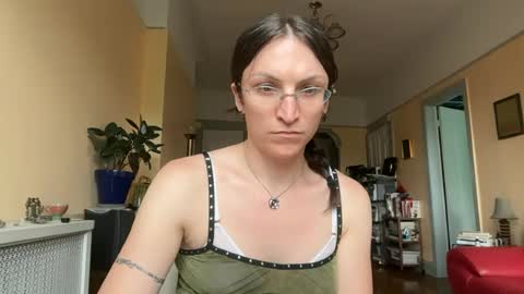 Snapshot of sadie_stars chatting on June 17, 5:47 pm Sadie online show from June 17, 5:47 pm