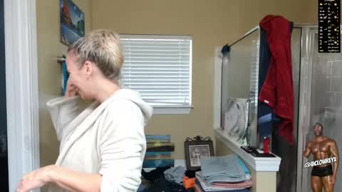 Snapshot of sadierw chatting on October 29, 4:31 pm SadieRW online show from October 29, 4:31 pm