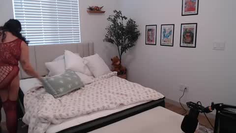 Snapshot of sagehaven chatting on December 21, 10:51 pm Sage online show from December 21, 10:51 pm