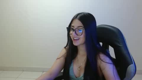 Sahaliefox  online show from April 14, 9:10 pm