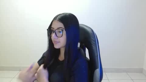 Sahaliefox  online show from April 16, 9:39 pm