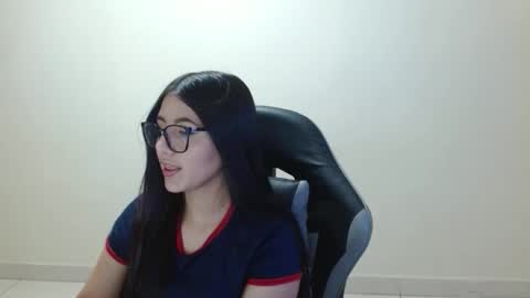 Snapshot of sahaliefox_ chatting on April 24, 6:32 pm Sahaliefox online show from April 24, 6:32 pm