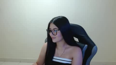 Snapshot of sahaliefox_ chatting on April 27, 9:46 pm Sahaliefox online show from April 27, 9:46 pm