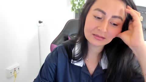 Snapshot of saharareid chatting on February 18, 5:03 am sahara reid online show from February 18, 5:03 am