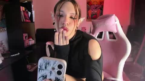Snapshot of sailorbunnystar chatting on May 3, 3:01 am Rose online show from May 3, 3:01 am