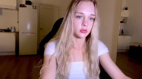 Snapshot of sailormoon666_ chatting on September 18, 7:27 pm Sofia online show from September 18, 7:27 pm