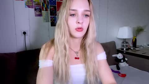 Snapshot of sailormoon666_ chatting on October 13, 2:17 pm Sofia online show from October 13, 2:17 pm