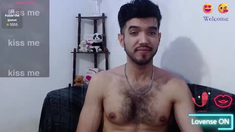 Snapshot of saint_castle chatting on October 19, 1:28 am Saint Castle online show from October 19, 1:28 am