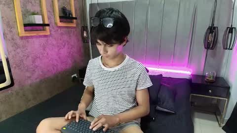 Snapshot of saintdangelo chatting on April 9, 12:43 pm Santi online show from April 9, 12:43 pm