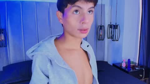Snapshot of saintdangelo chatting on May 2, 1:05 pm Santi online show from May 2, 1:05 pm