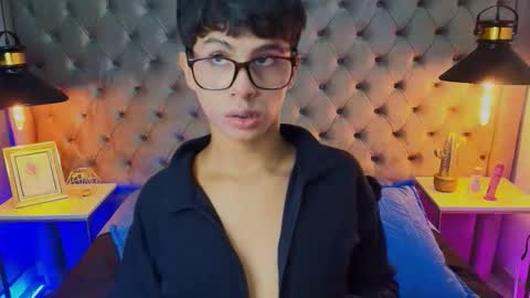 Snapshot of saintdangelo chatting on May 5, 12:46 pm Santi online show from May 5, 12:46 pm