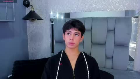 Snapshot of saintdangelo chatting on May 29, 1:42 pm Santi online show from May 29, 1:42 pm