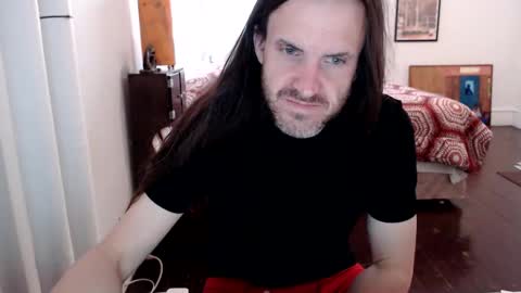 Snapshot of saintreeves chatting on December 4, 2:15 pm SaintReeves online show from December 4, 2:15 pm