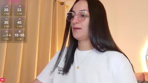 Snapshot of sally_azmani_ chatting on July 18, 1:59 pm Silvia online show from July 18, 1:59 pm