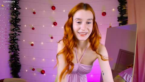 Snapshot of sallybiscuit chatting on December 21, 10:50 am Sally  online show from December 21, 10:50 am