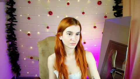 Snapshot of sallybiscuit chatting on December 22, 10:28 am Sally  online show from December 22, 10:28 am