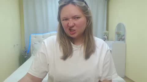 Snapshot of sallyverda chatting on July 13, 5:27 pm Sally online show from July 13, 5:27 pm