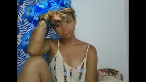 Snapshot of sallywett chatting on February 17, 5:43 pm SallyWett online show from February 17, 5:43 pm