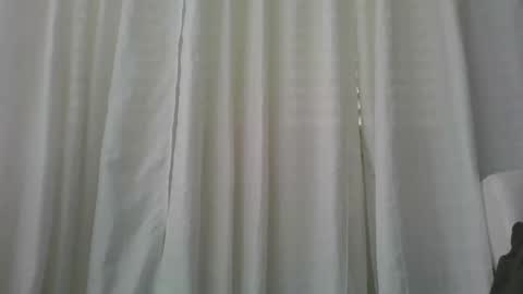 Snapshot of sallywett chatting on December 17, 3:34 am SallyWett online show from December 17, 3:34 am