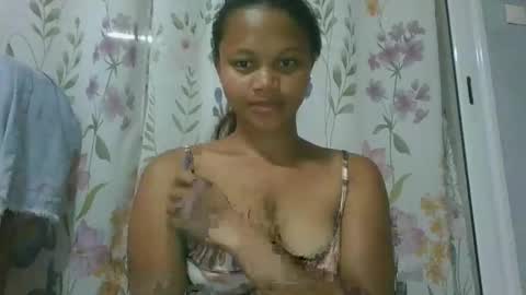 Snapshot of sallywett chatting on February 15, 7:10 pm SallyWett online show from February 15, 7:10 pm