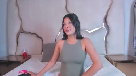 Snapshot of salmaportman_ chatting on May 4, 12:39 am salmaportman_ online show from May 4, 12:39 am