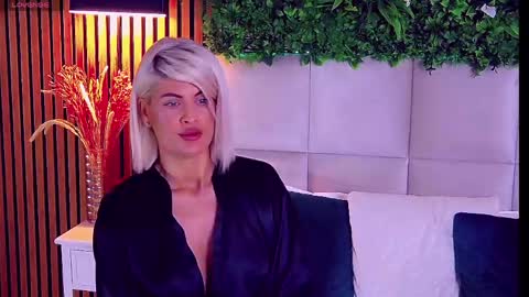 SalmaRoze online show from April 29, 2:48 am