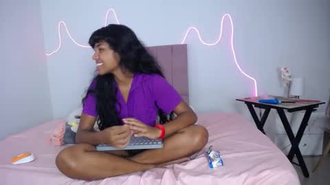 Snapshot of salome_horny3 chatting on February 24, 4:32 am salome_horny3 online show from February 24, 4:32 am