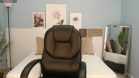Snapshot of salome_veles chatting on June 22, 6:49 pm salome_veles online show from June 22, 6:49 pm