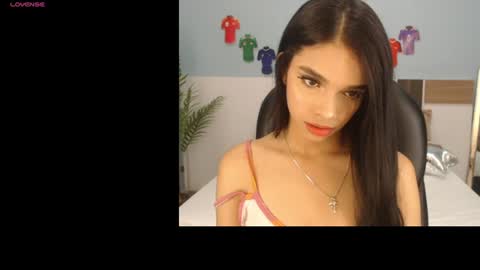 Snapshot of salome_veles chatting on July 1, 6:07 pm salome_veles online show from July 1, 6:07 pm