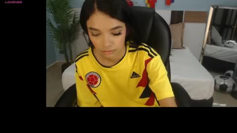 Snapshot of salome_veles chatting on July 3, 8:48 pm salome_veles online show from July 3, 8:48 pm