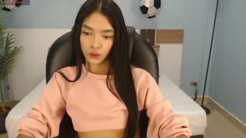 Snapshot of salome_veles chatting on July 16, 8:15 pm salome_veles online show from July 16, 8:15 pm