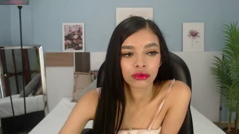 Snapshot of salome_veles chatting on July 23, 5:44 pm salome_veles online show from July 23, 5:44 pm