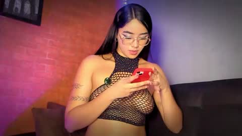 Snapshot of salome_villas_ chatting on June 11, 12:32 am SALOME online show from June 11, 12:32 am
