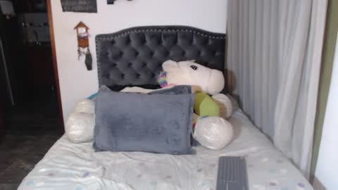 yenny online show from April 3, 3:15 am