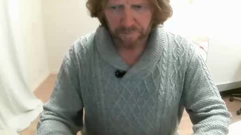 Snapshot of saltimbanquier chatting on December 12, 12:44 pm Saltimbanquier Salt ou Banquier online show from December 12, 12:44 pm
