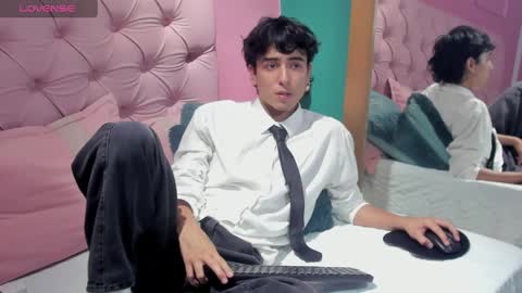 Snapshot of salvatore_monterey chatting on December 10, 12:06 am salvatore online show from December 10, 12:06 am