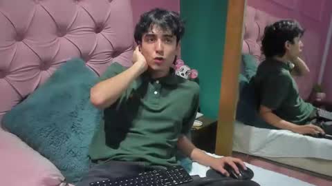 Snapshot of salvatore_monterey chatting on December 11, 1:37 am salvatore online show from December 11, 1:37 am