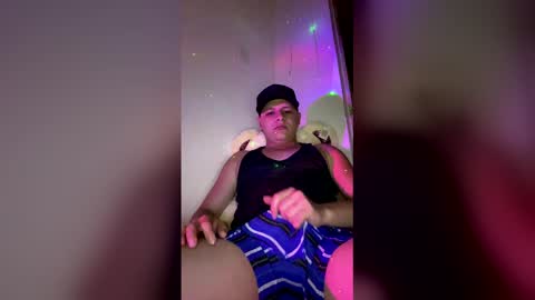 sam544469 online show from May 10, 7:02 am