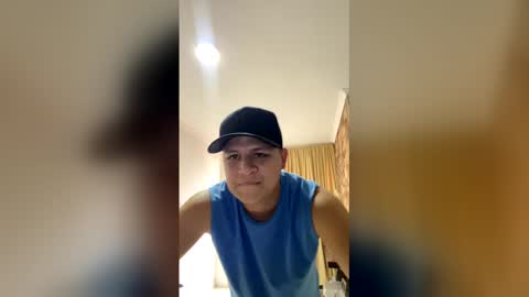 sam544469 online show from May 12, 6:49 pm