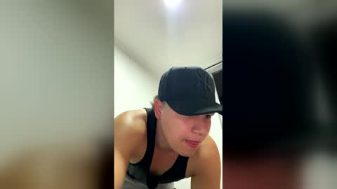 sam544469 online show from May 18, 4:51 am