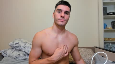 Snapshot of sam_huston18 chatting on December 14, 3:40 am BACK IN 2 WEEKS online show from December 14, 3:40 am