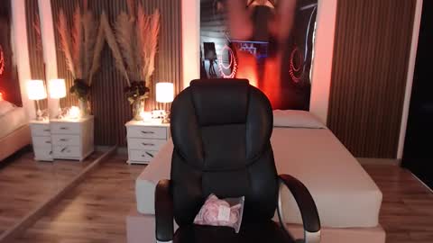 SAM MANSON online show from November 1, 2:19 pm