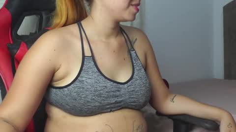 Snapshot of sam_robert17 chatting on February 6, 1:32 am Samantha Roberts online show from February 6, 1:32 am